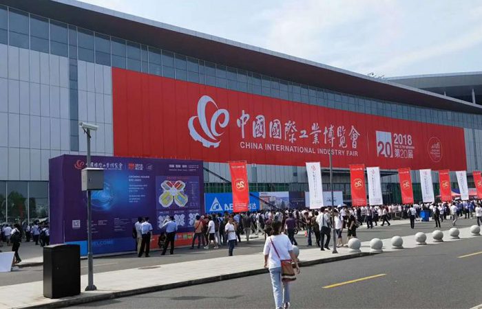 鴻寶電源亮相工博會， 智能無觸點穩(wěn)壓方案吸引四方客戶